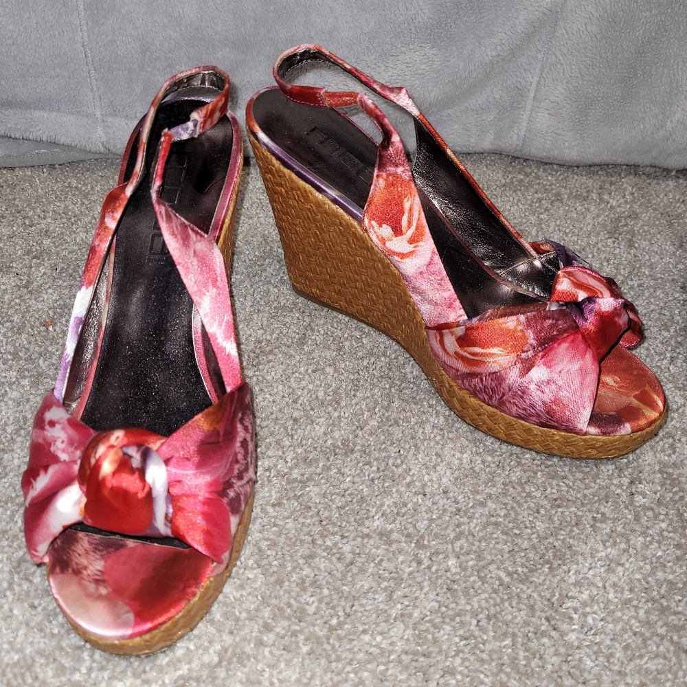 MODA Spana Pink and res wedge heels